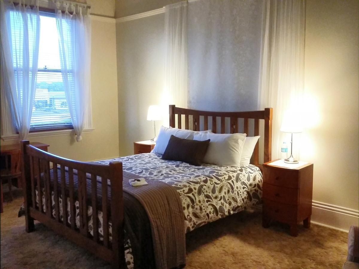 The Bank Guesthouse Глен-Иннес Экстерьер фото