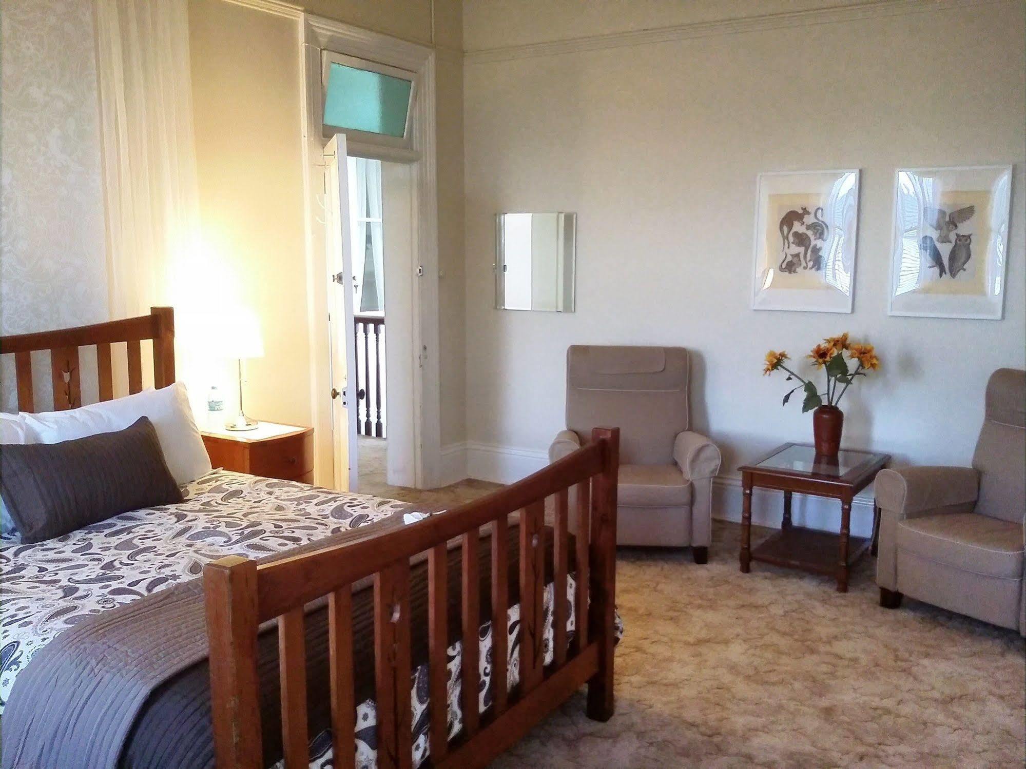 The Bank Guesthouse Глен-Иннес Экстерьер фото